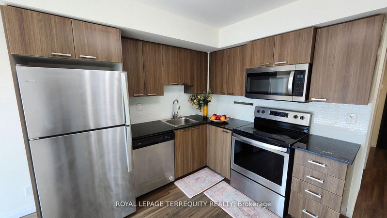 1207 - 2152 Lawrence Avenue E