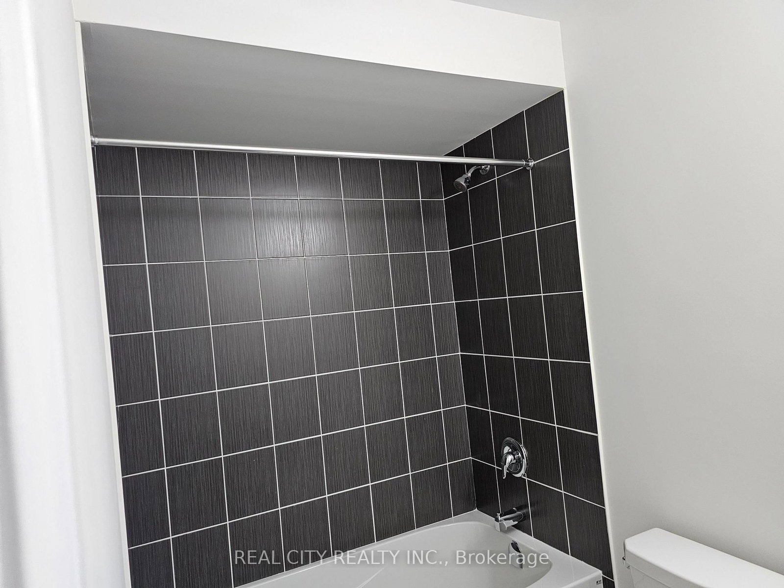 2873 Whites Road • Pickering, ON photo 36