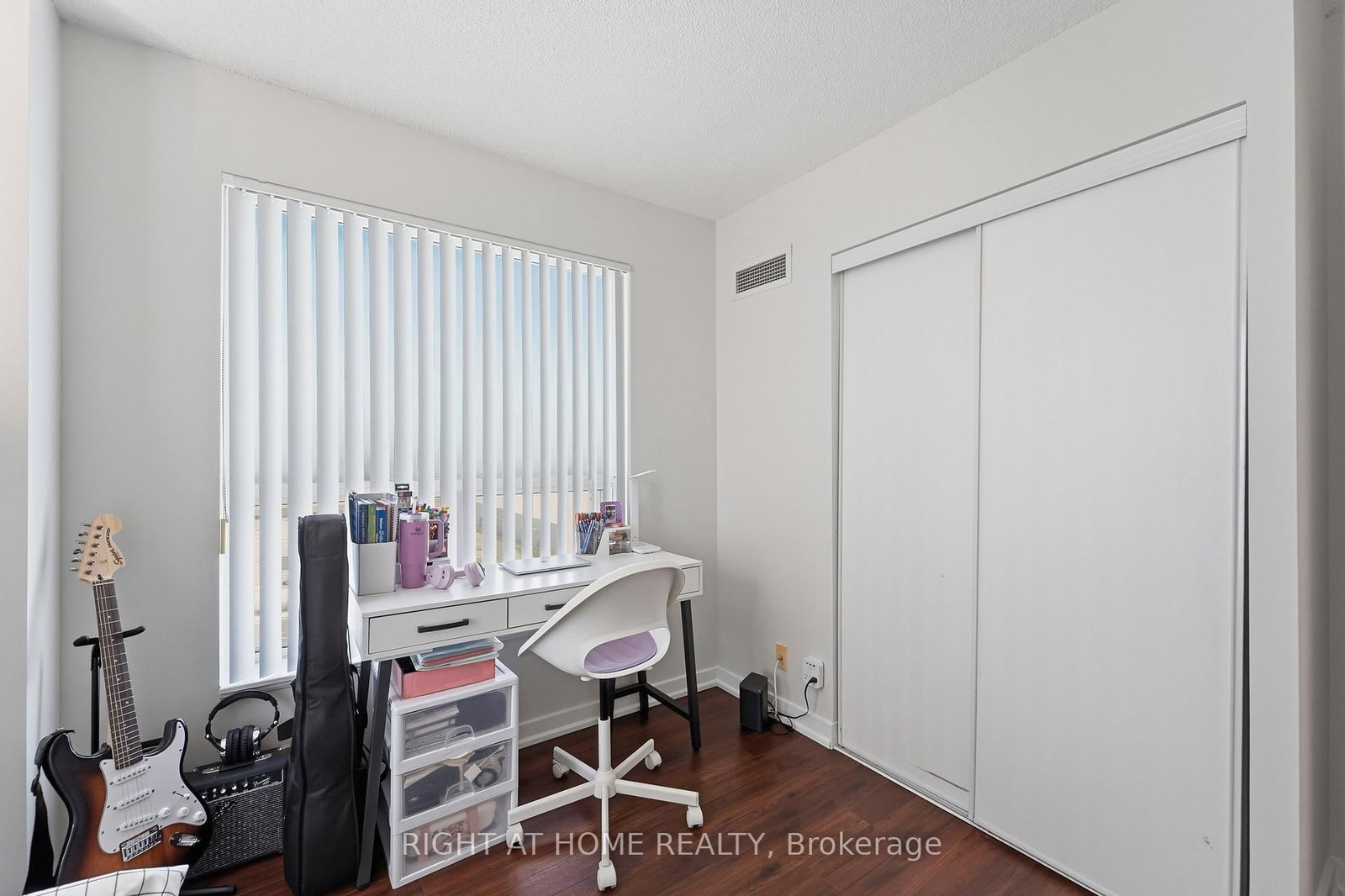 38 Lee Centre Drive • #1612 • Toronto, ON photo 12