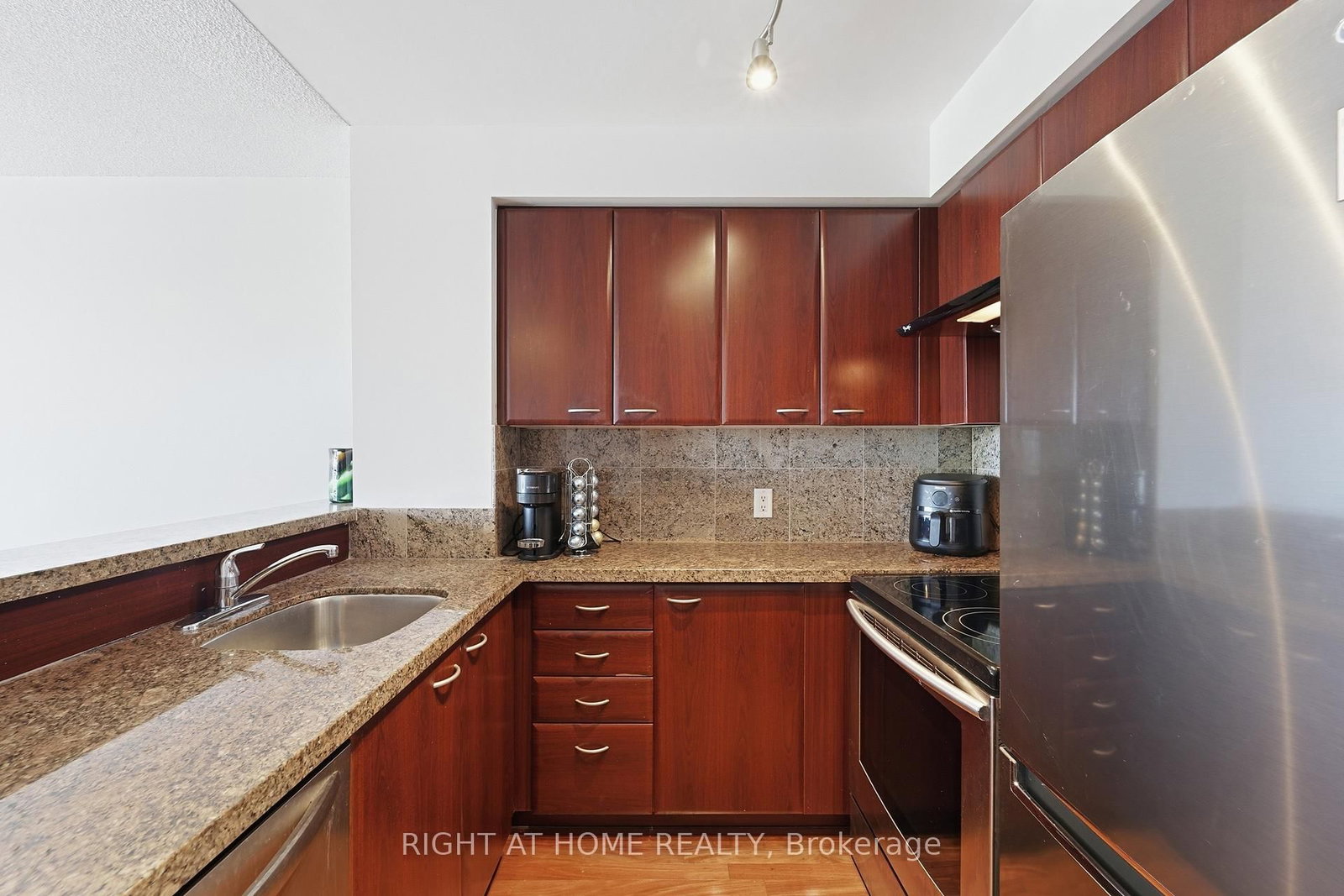 38 Lee Centre Drive • #1612 • Toronto, ON photo 8