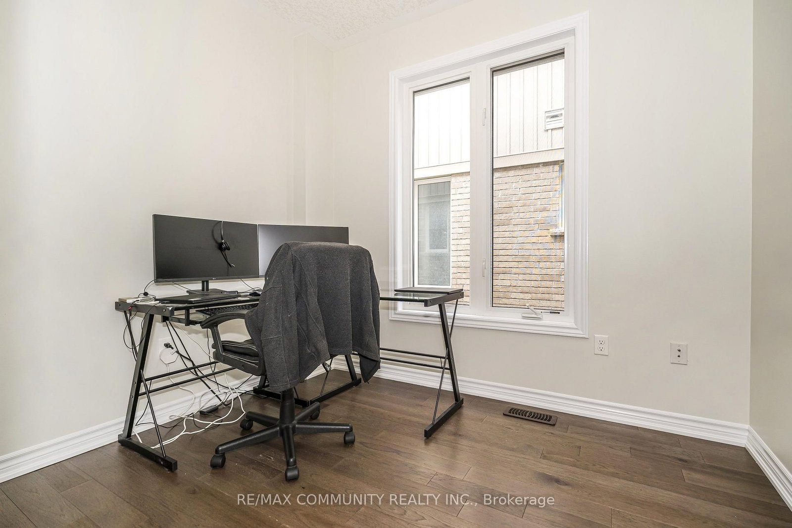 23 Holyrod Drive • Clarington, ON photo 5