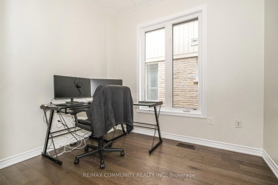 23 Holyrod Drive • Clarington, ON photo 5