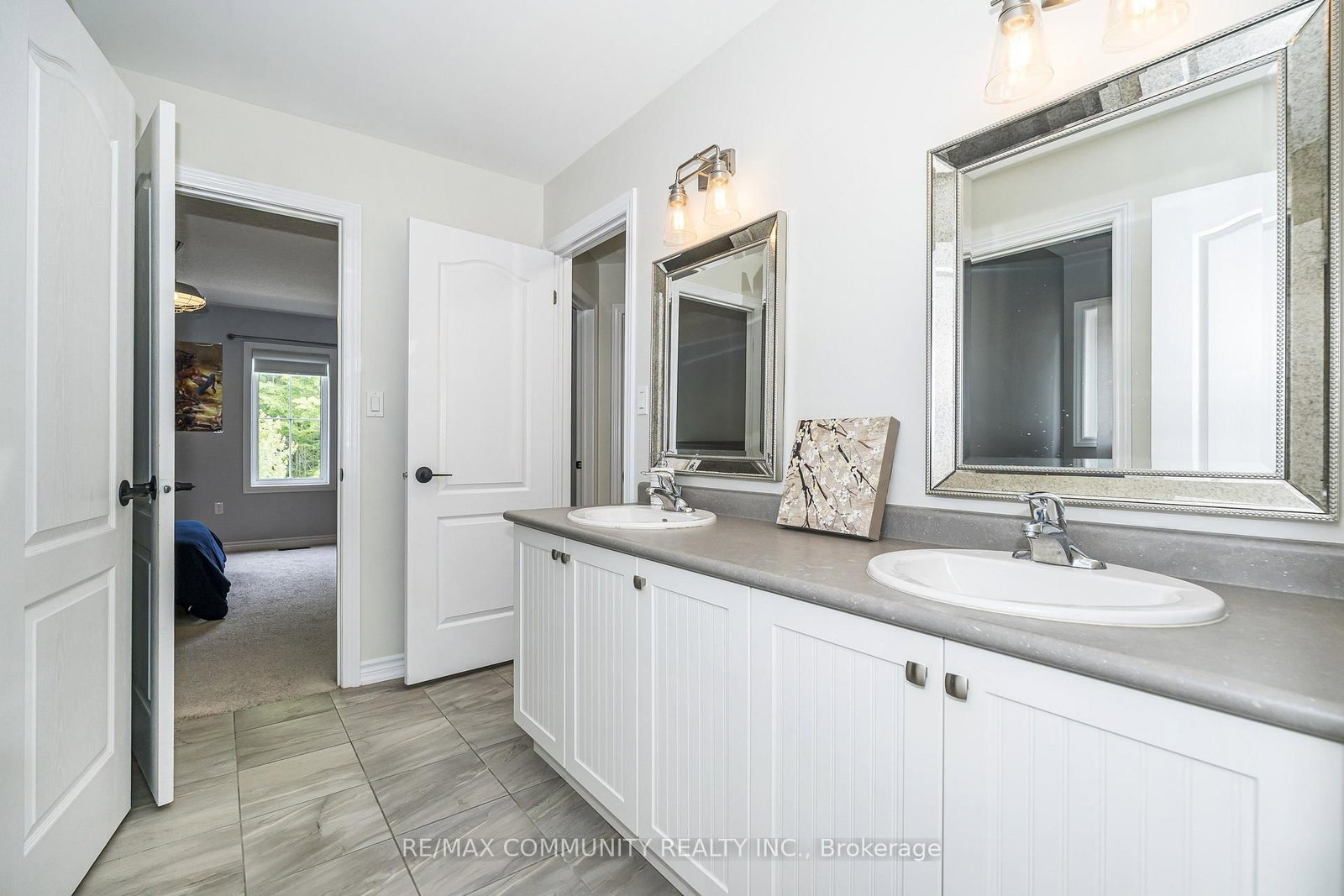 23 Holyrod Drive • Clarington, ON photo 6