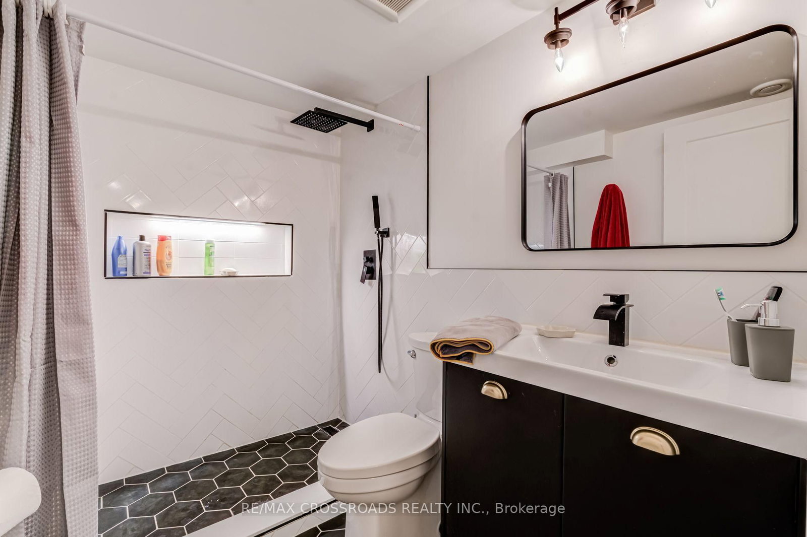 49 Clementine Square • Toronto, ON photo 29