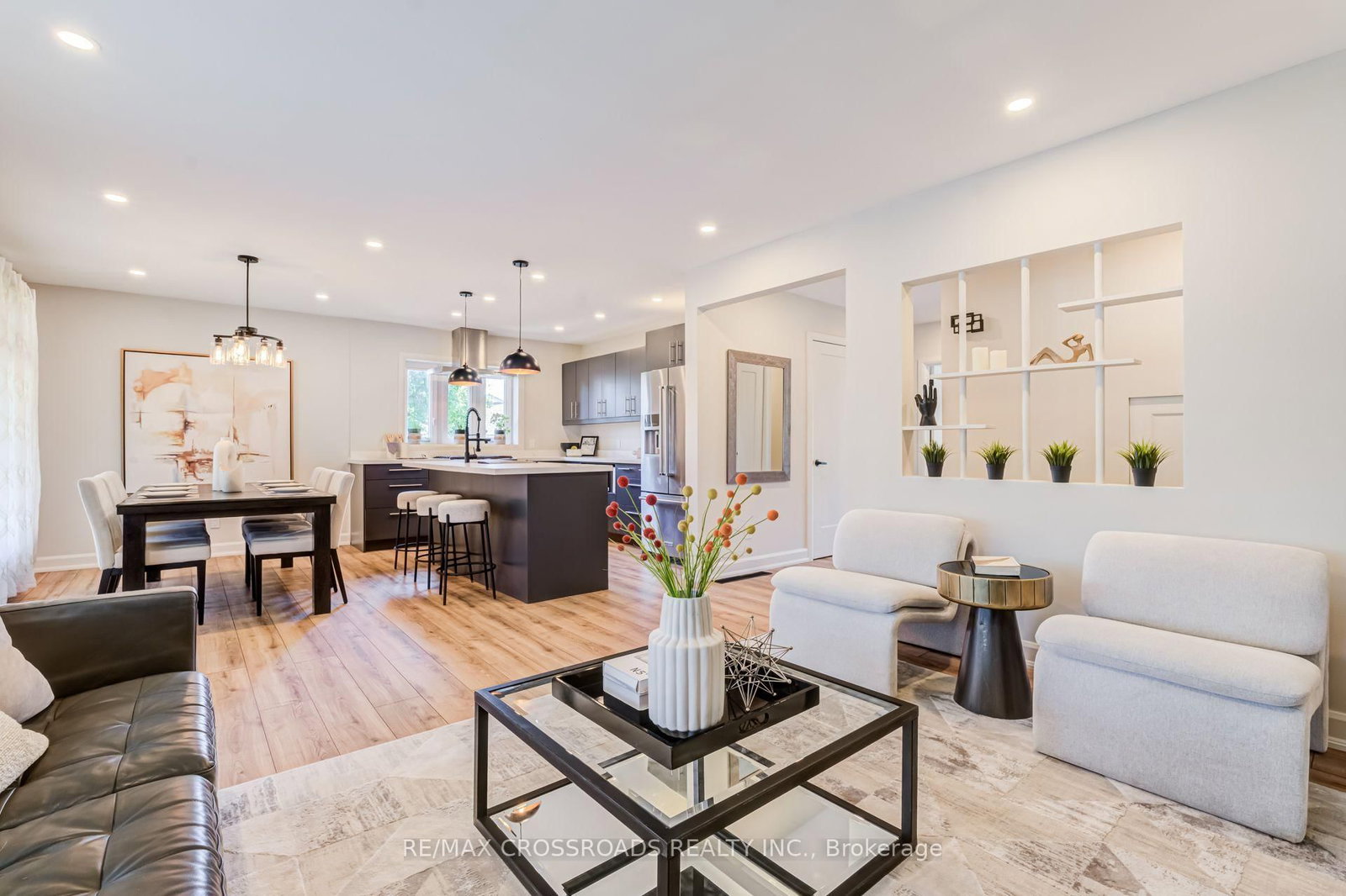 49 Clementine Square • Toronto, ON photo 8