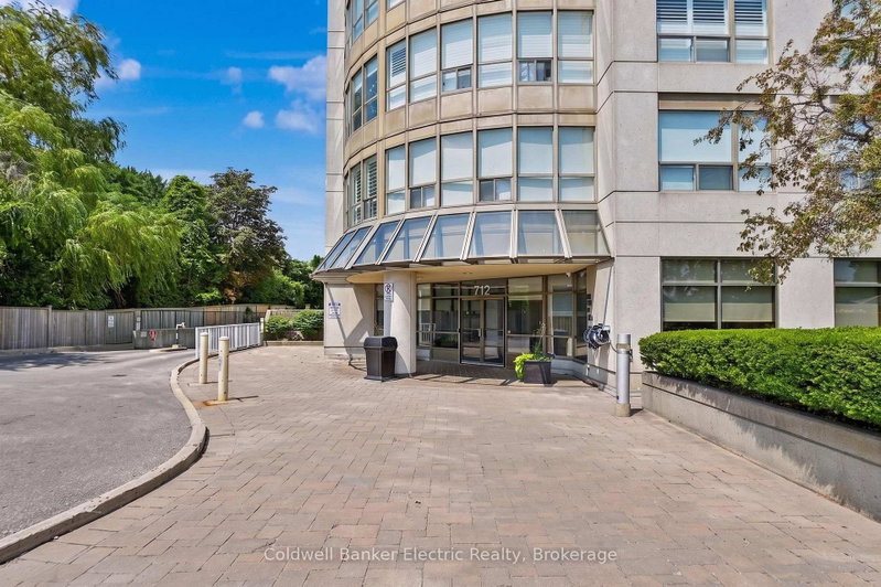 1011 - 712 Rossland Road E
