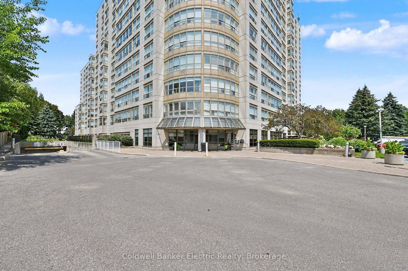 712 Rossland Road E • #1011 • Whitby, ON photo 4