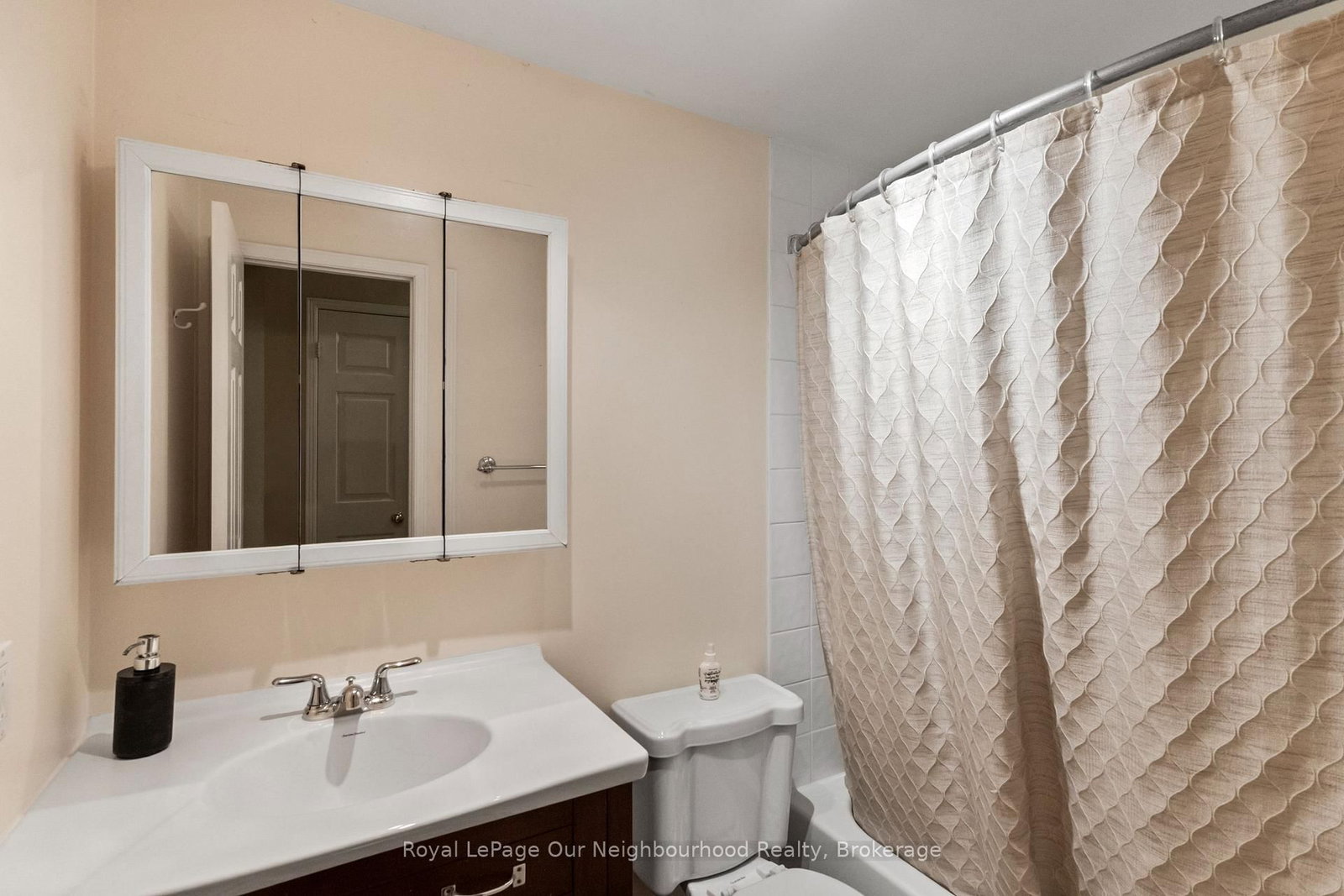 23 Woodward Drive • Whitby, ON photo 28