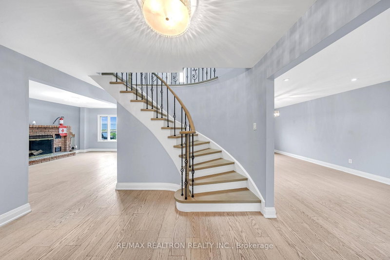 Upper - 141 Hialeah Crescent