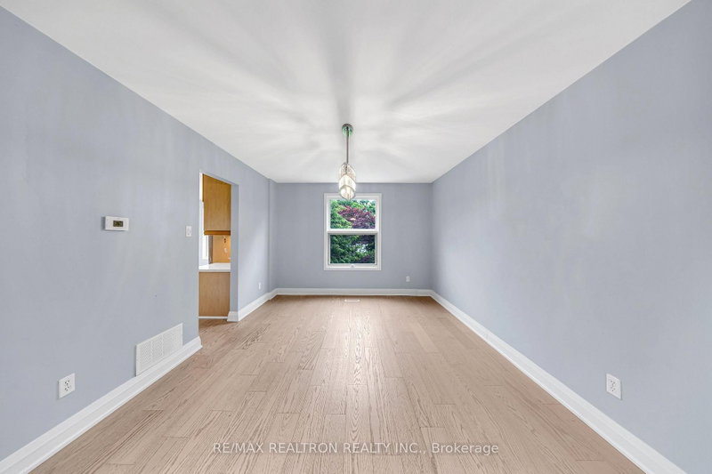 Upper - 141 Hialeah Crescent