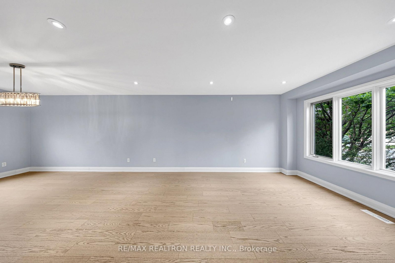 Upper - 141 Hialeah Crescent, Whitby 4
