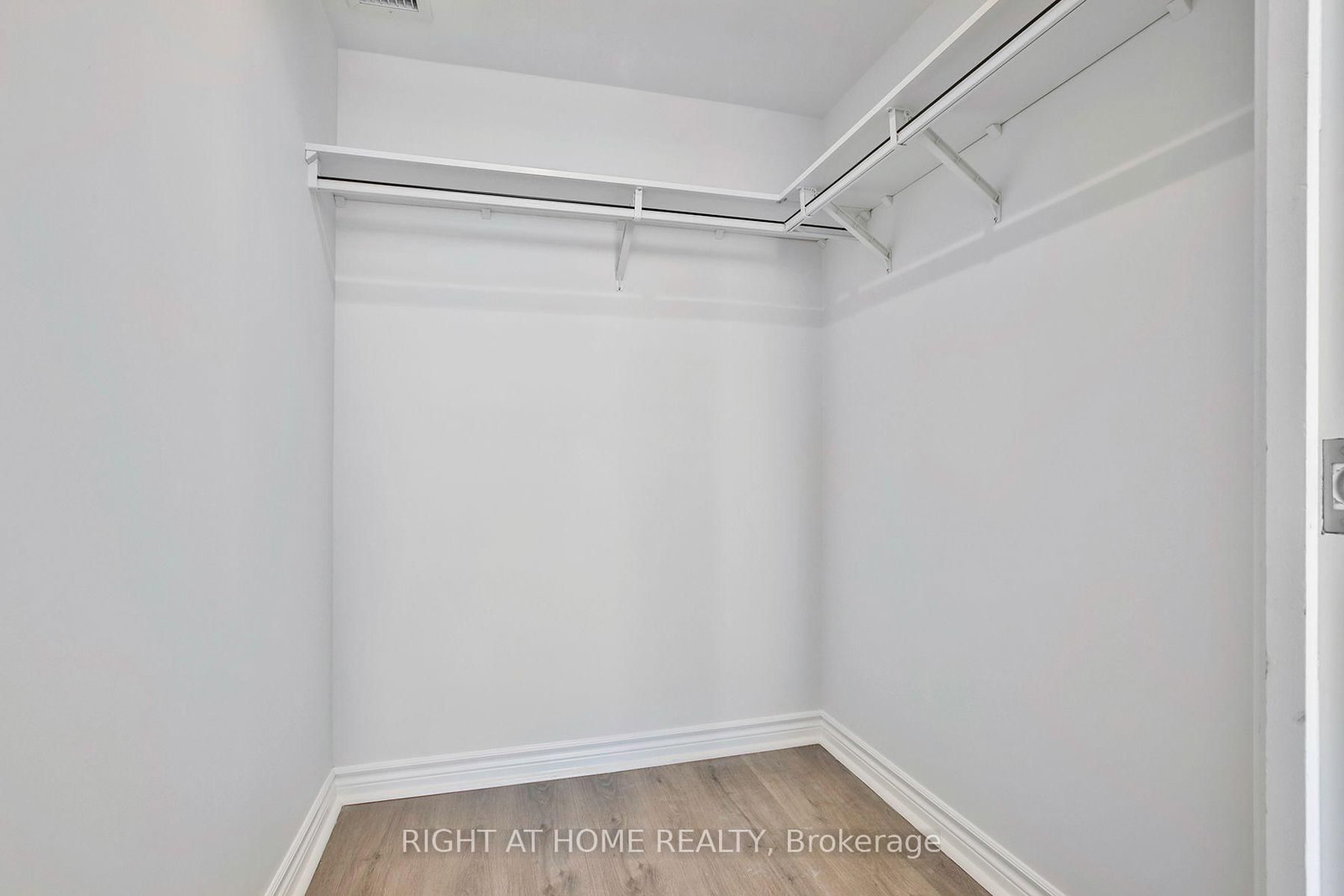 18 Mondeo Drive • #626 • Toronto, ON photo 17