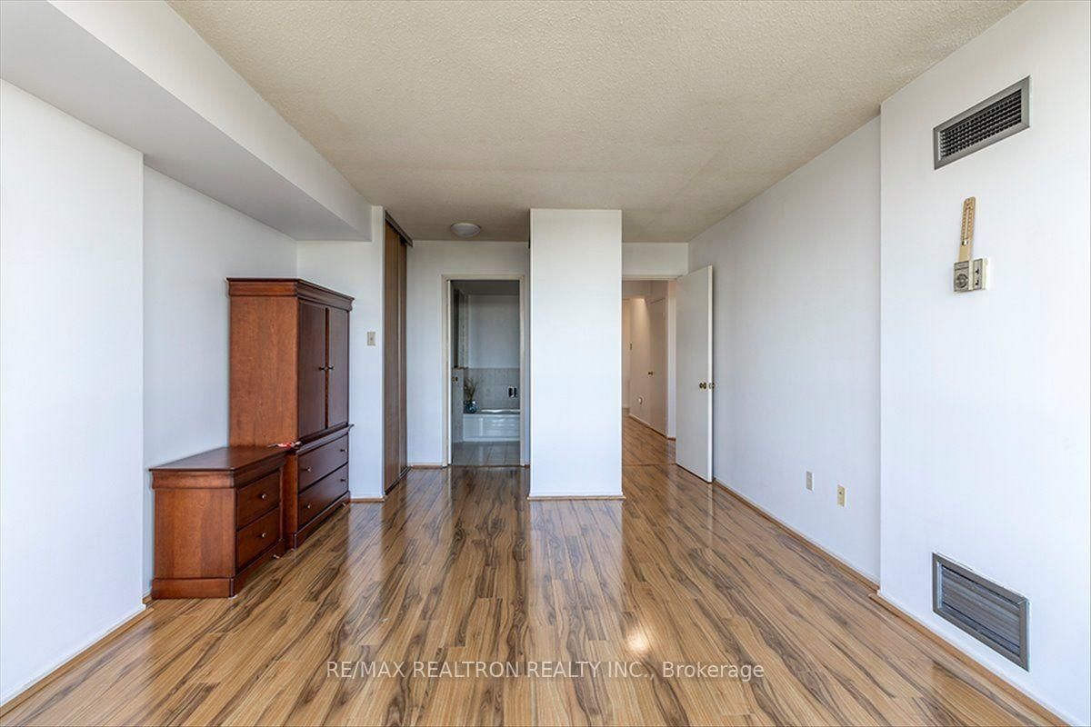 300 Alton Towers Circle • #711 • Toronto, ON photo 19