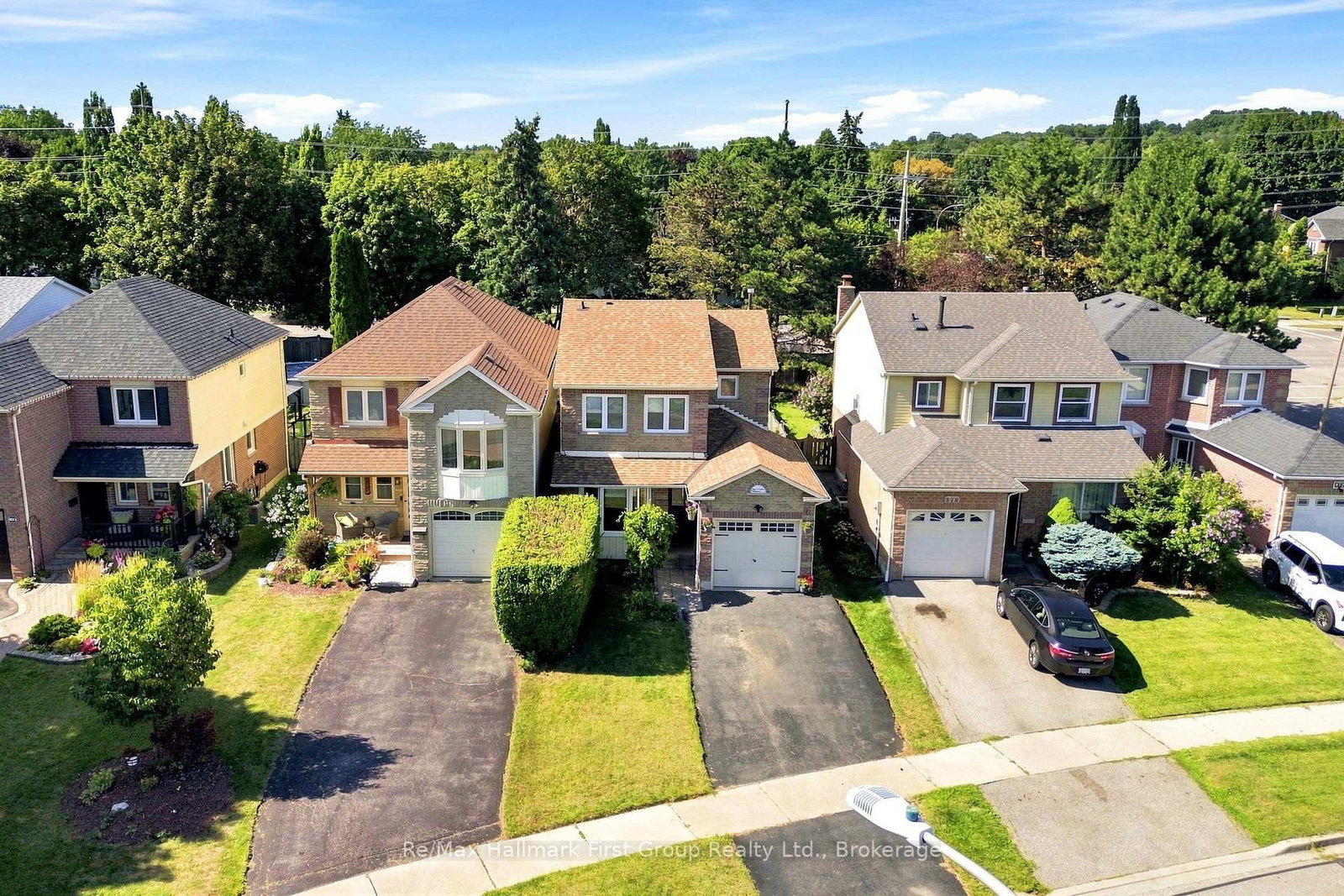 868 White Ash Drive • Whitby, ON photo 1