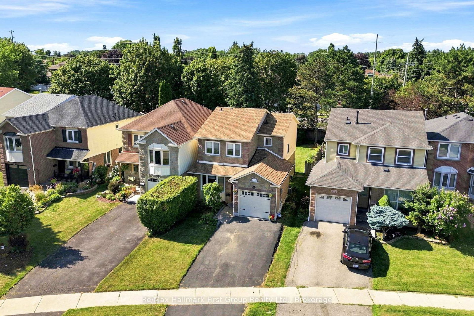 868 White Ash Drive • Whitby, ON photo 2