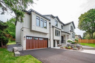 153 Elizabeth Crescent N • Whitby, ON photo 3