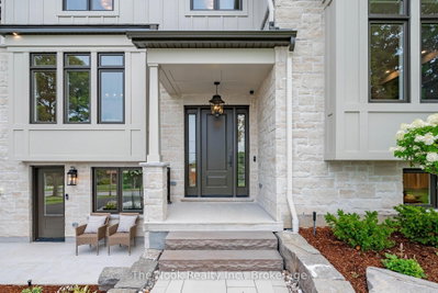 153 Elizabeth Crescent N • Whitby, ON photo 6