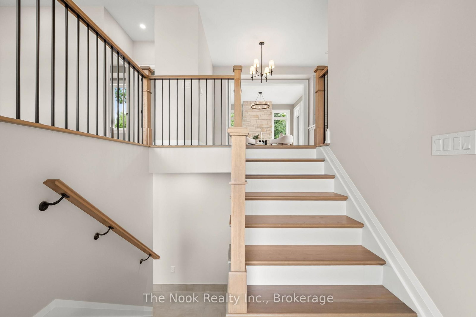 153 Elizabeth Crescent N • Whitby, ON photo 7