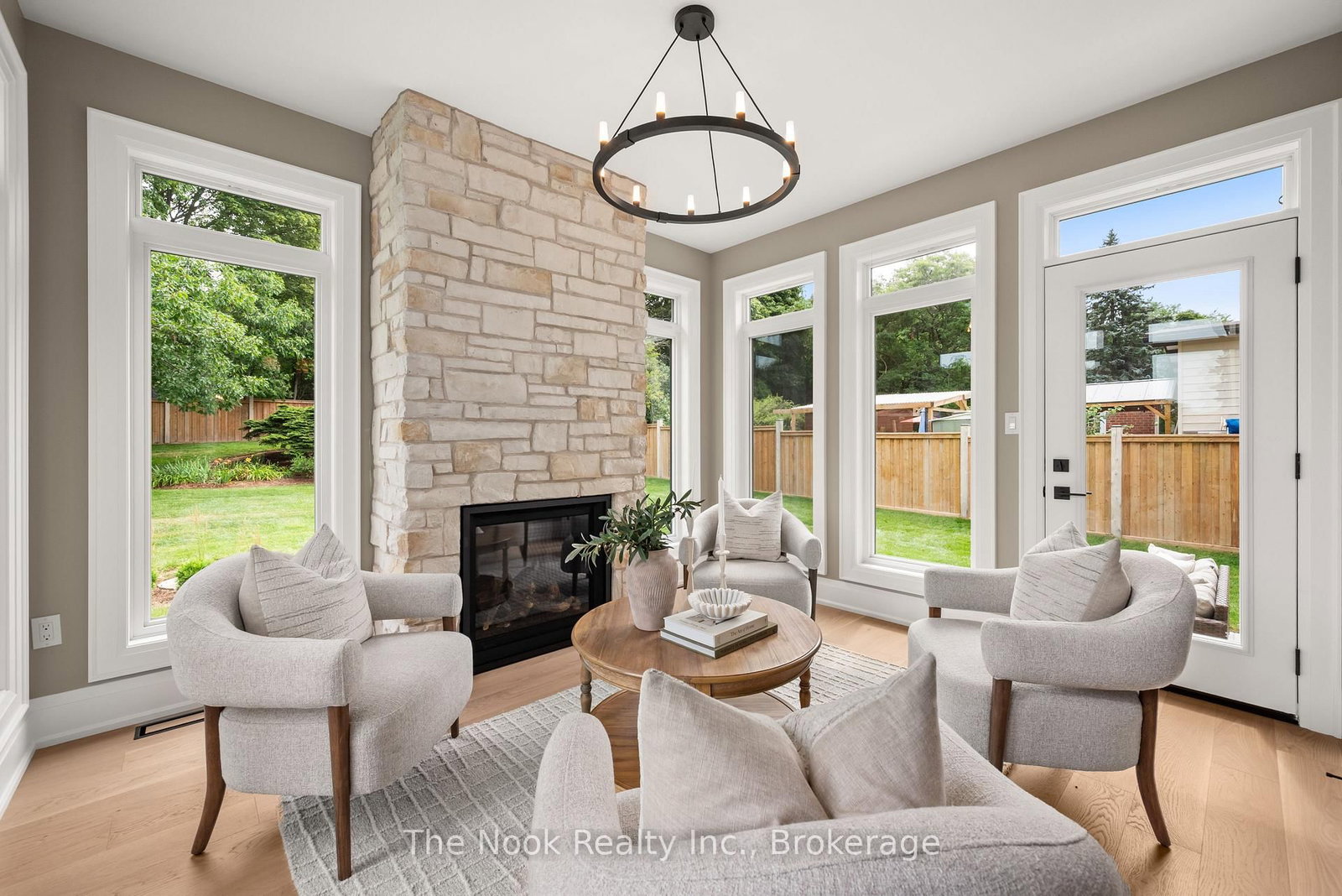 153 Elizabeth Crescent N • Whitby, ON photo 9