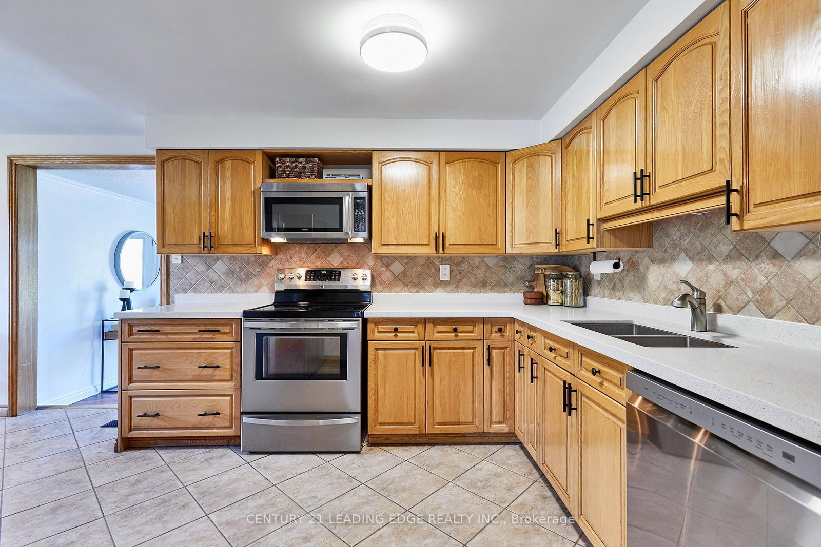 1229 Norman Court • Oshawa, ON photo 8