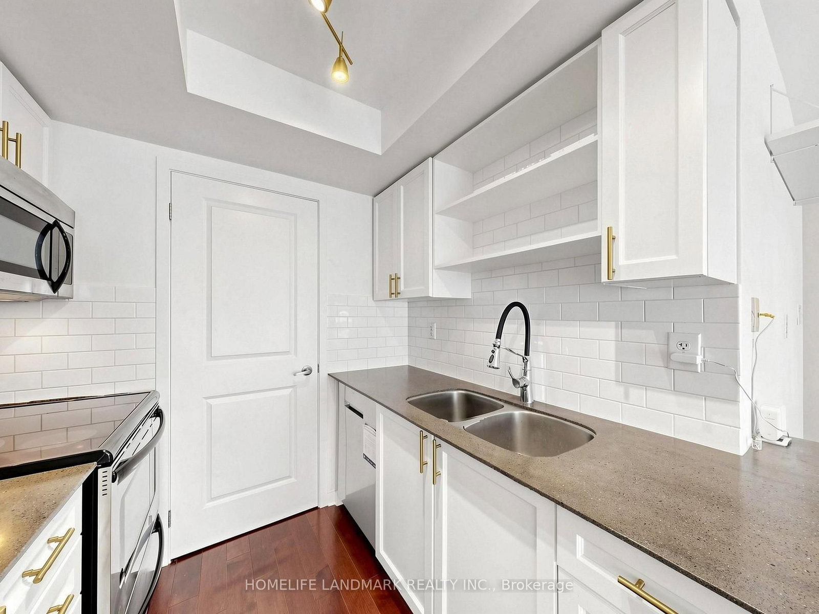 29 Frances Loring Lane • ##4 • Toronto, ON photo 6