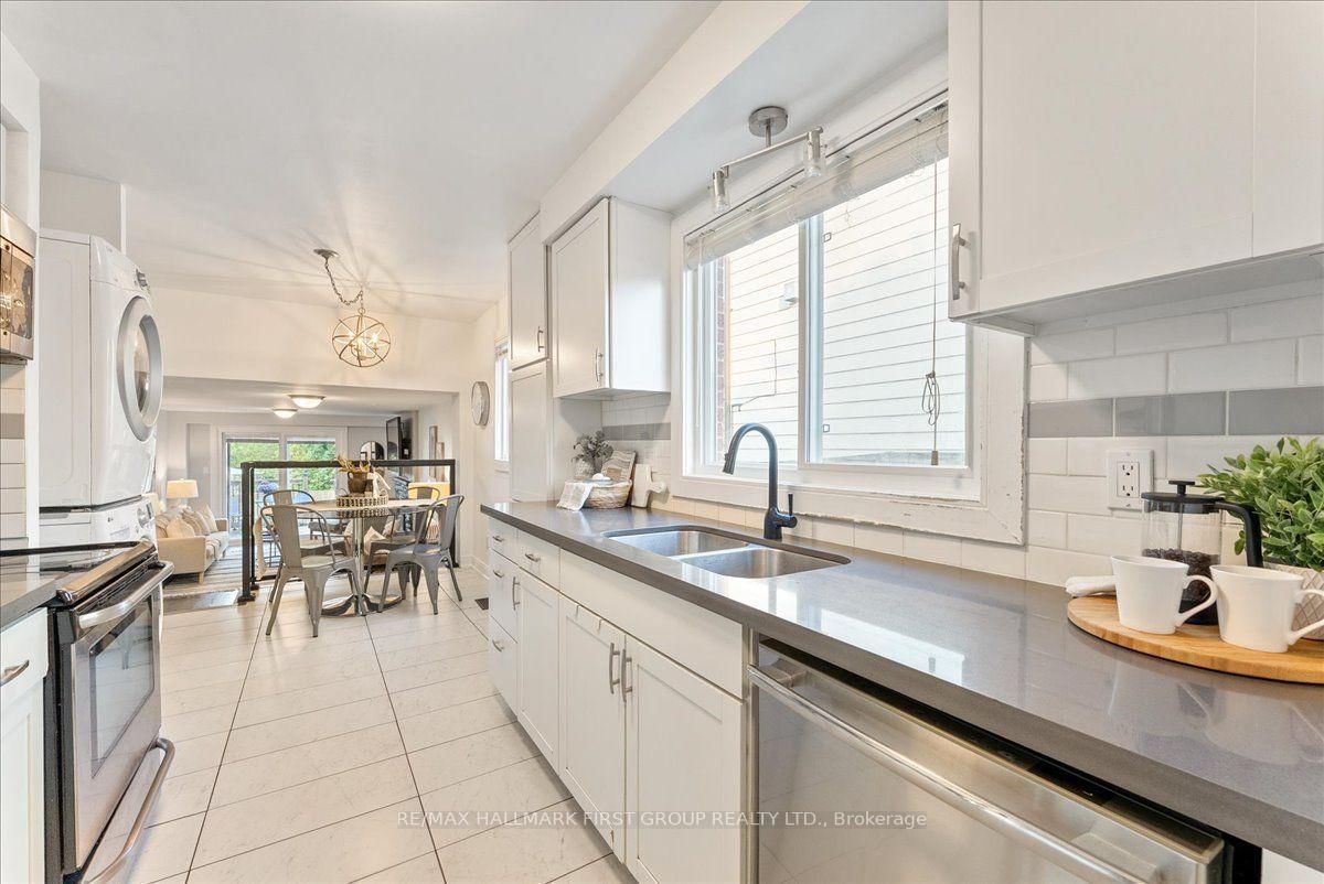 721 Leaside Street • Pickering, ON photo 10