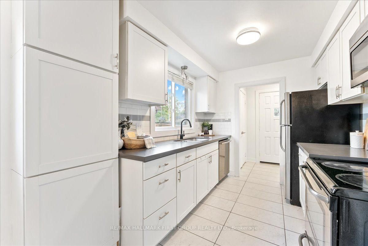 721 Leaside Street • Pickering, ON photo 11
