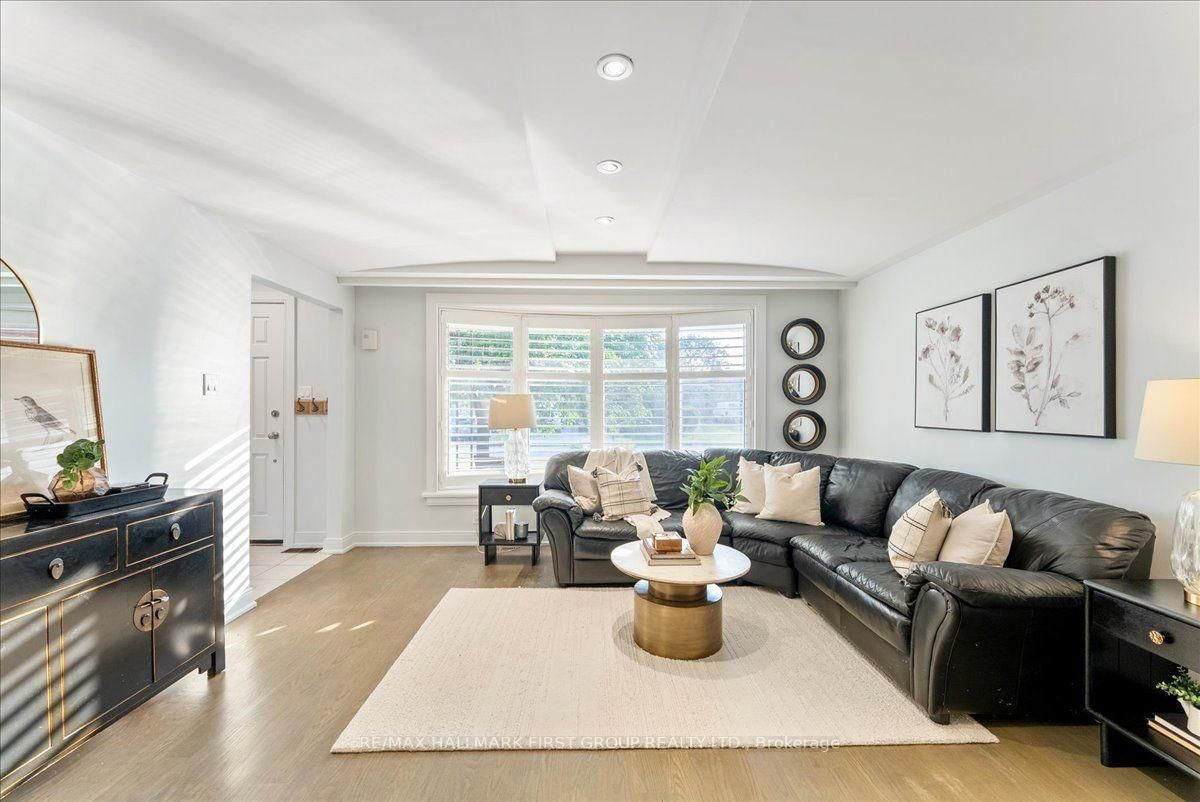 721 Leaside Street • Pickering, ON photo 5
