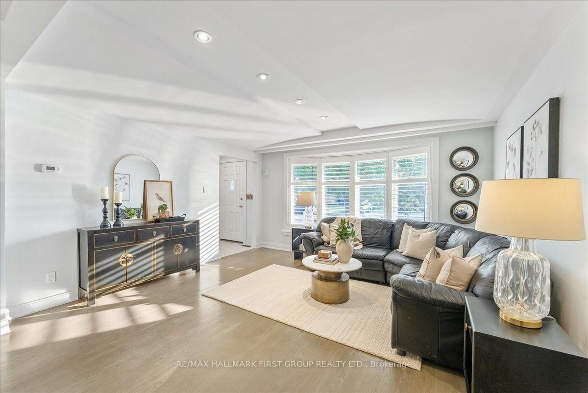 721 Leaside Street • Pickering, ON photo 6