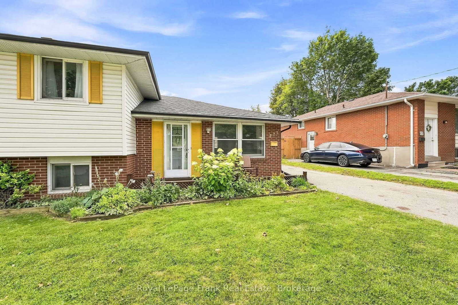 371 Trafalgar Avenue • Oshawa, ON photo 2