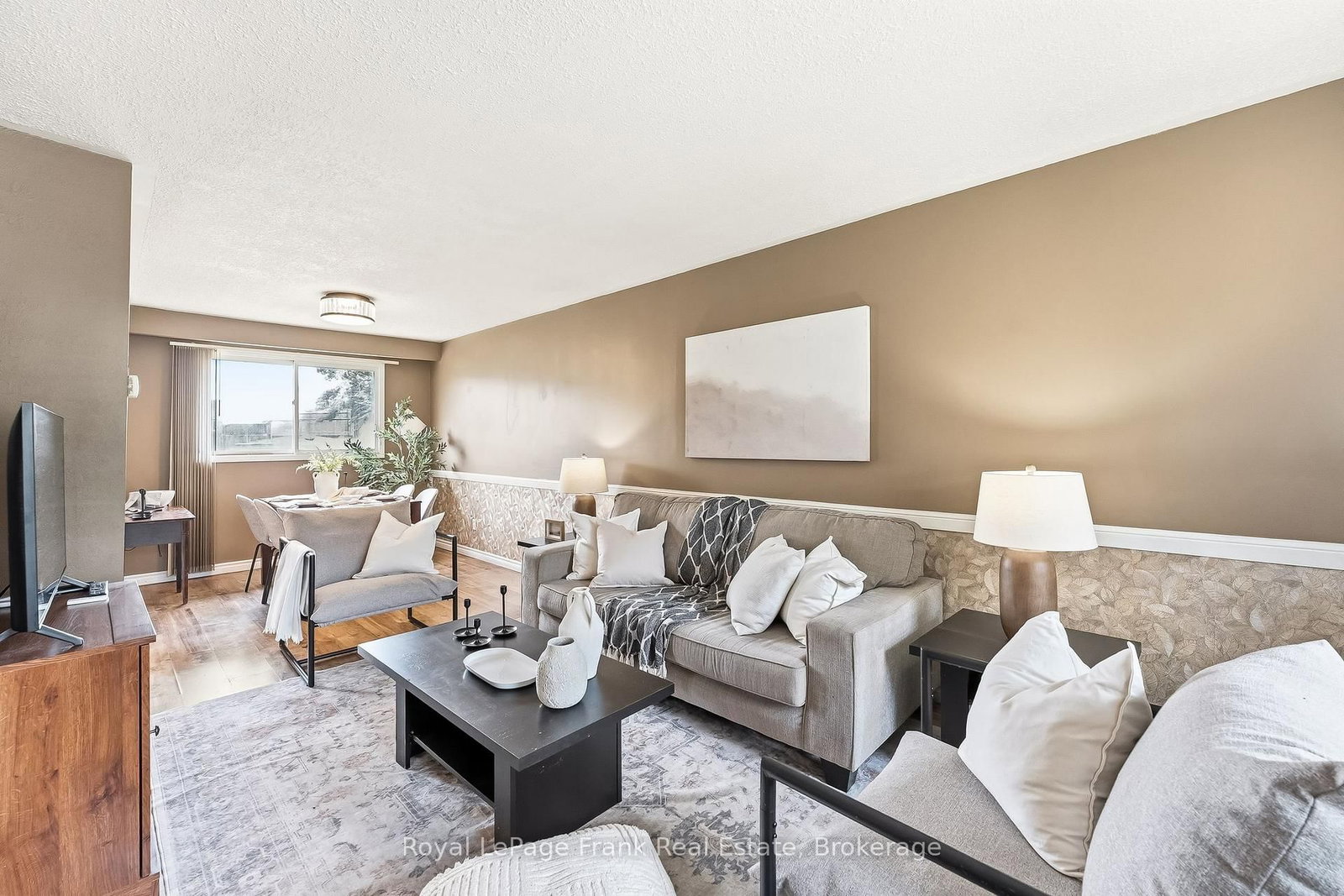 371 Trafalgar Avenue • Oshawa, ON photo 8