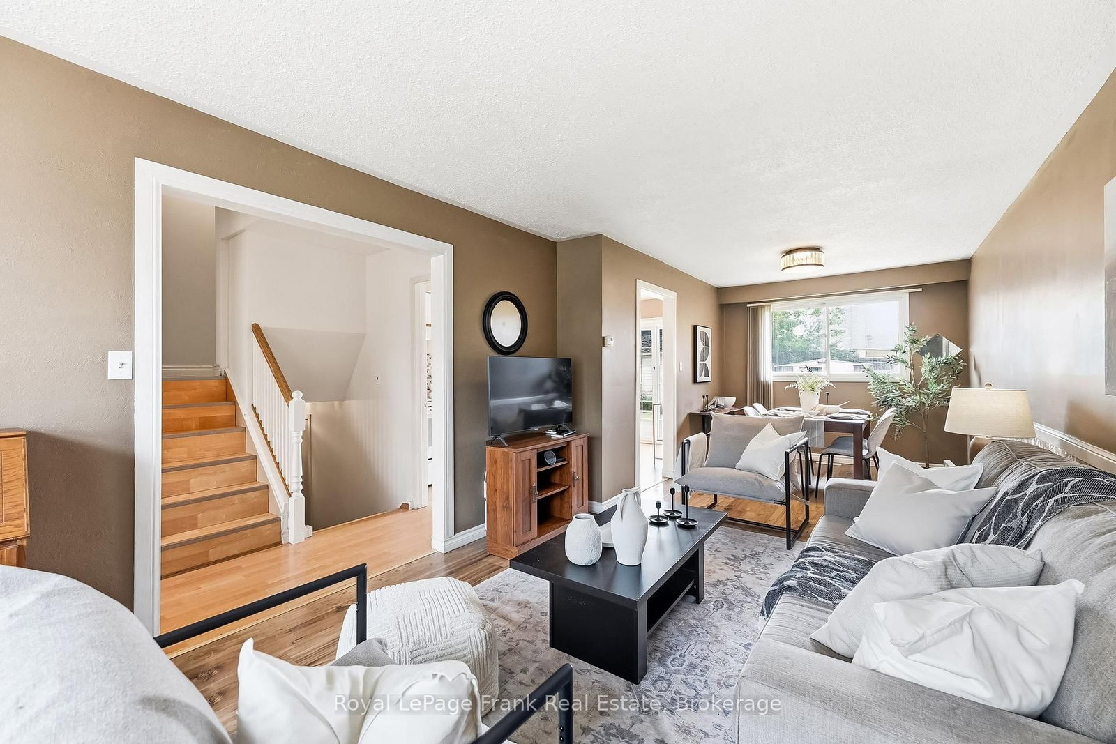371 Trafalgar Avenue • Oshawa, ON photo 9