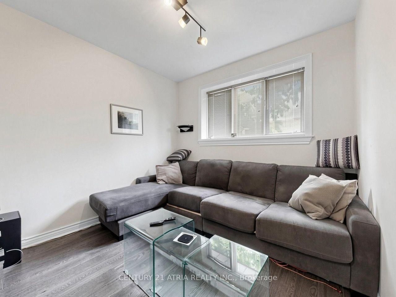 22 Jeffton Crescent • Toronto, ON photo 16