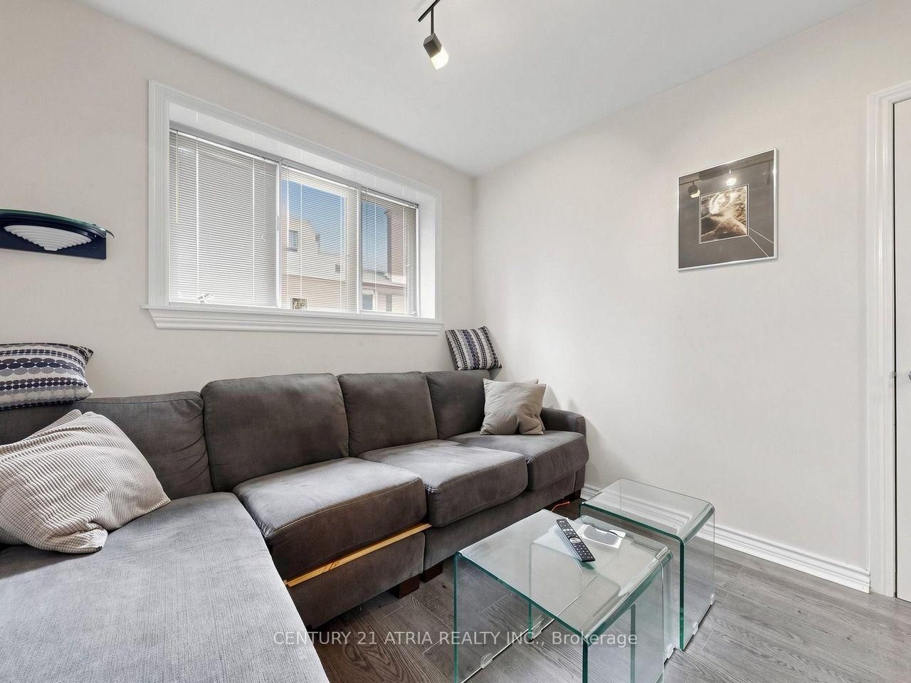 22 Jeffton Crescent • Toronto, ON photo 17