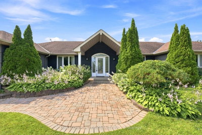 11 Steepleview Court • Oshawa, ON photo 4