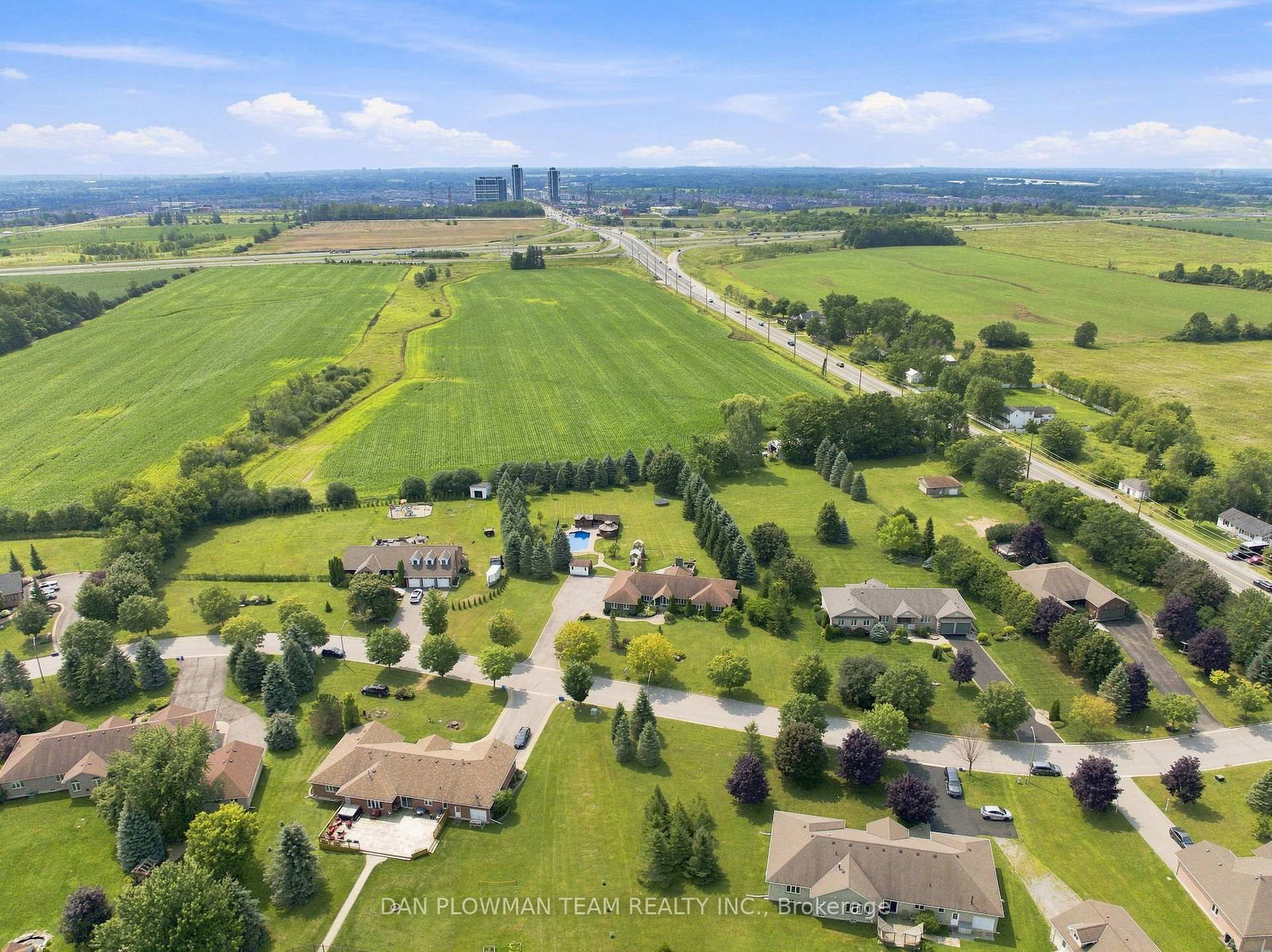 11 Steepleview Court • Oshawa, ON photo 5