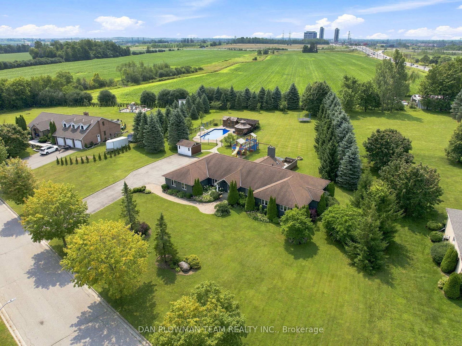 11 Steepleview Court • Oshawa, ON photo 50