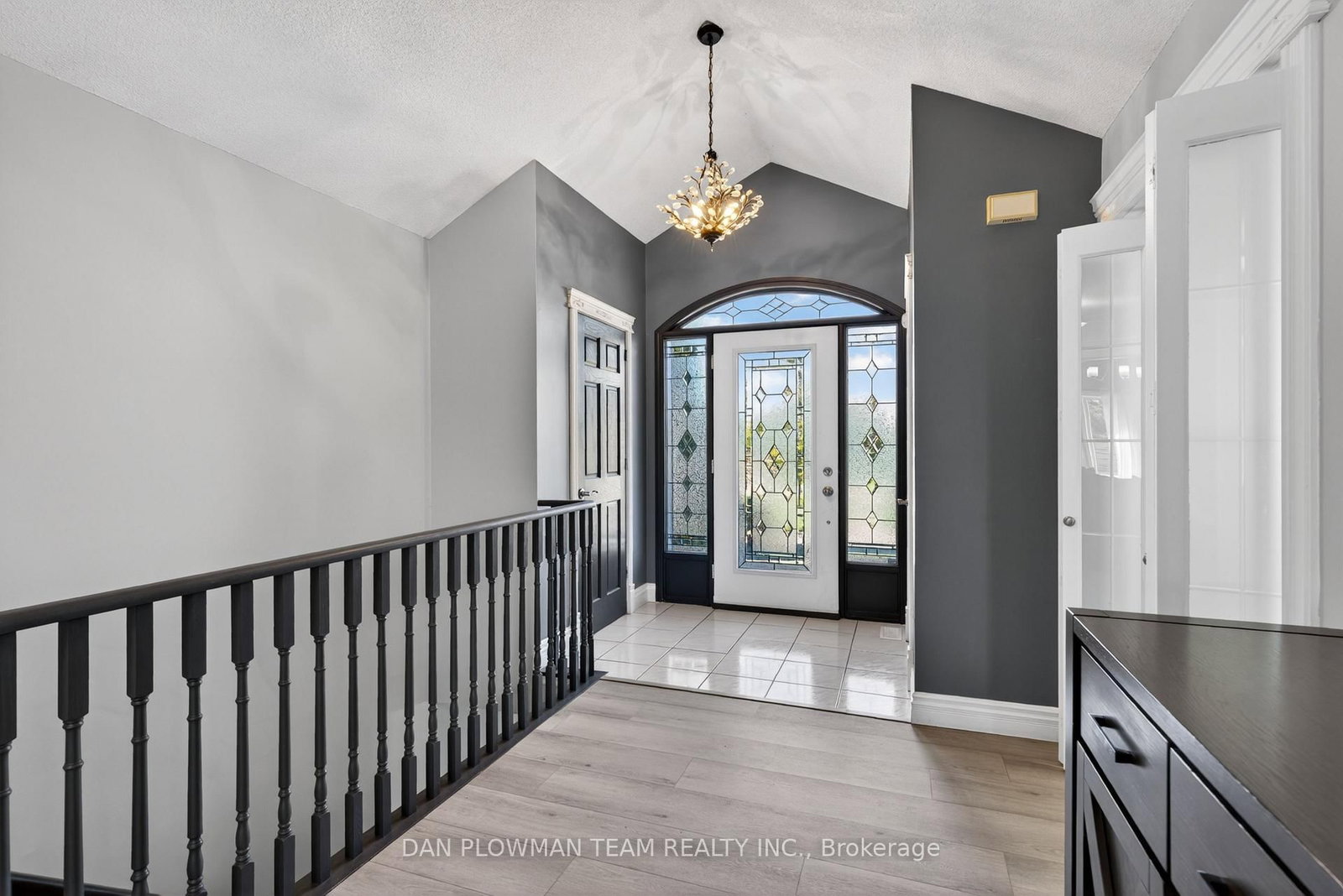 11 Steepleview Court • Oshawa, ON photo 6