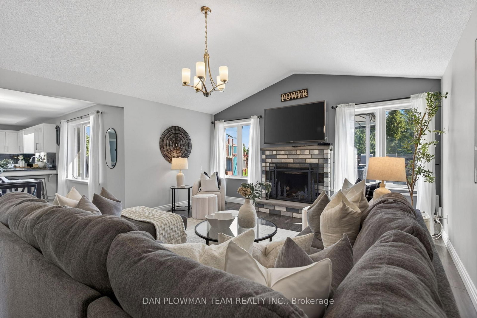 11 Steepleview Court • Oshawa, ON photo 8