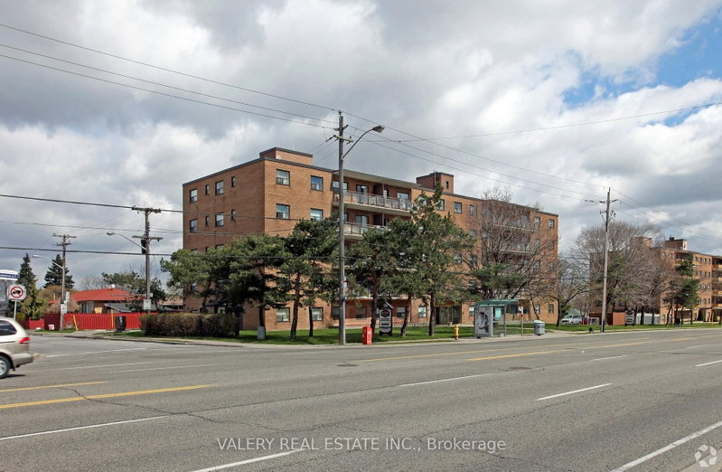 402 - 1780 Lawrence Avenue E