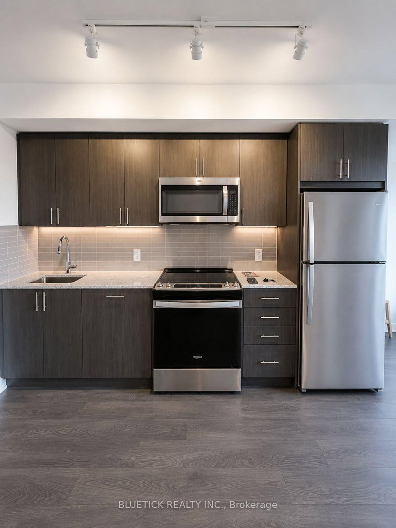 2508 - 2550 Simcoe Street N