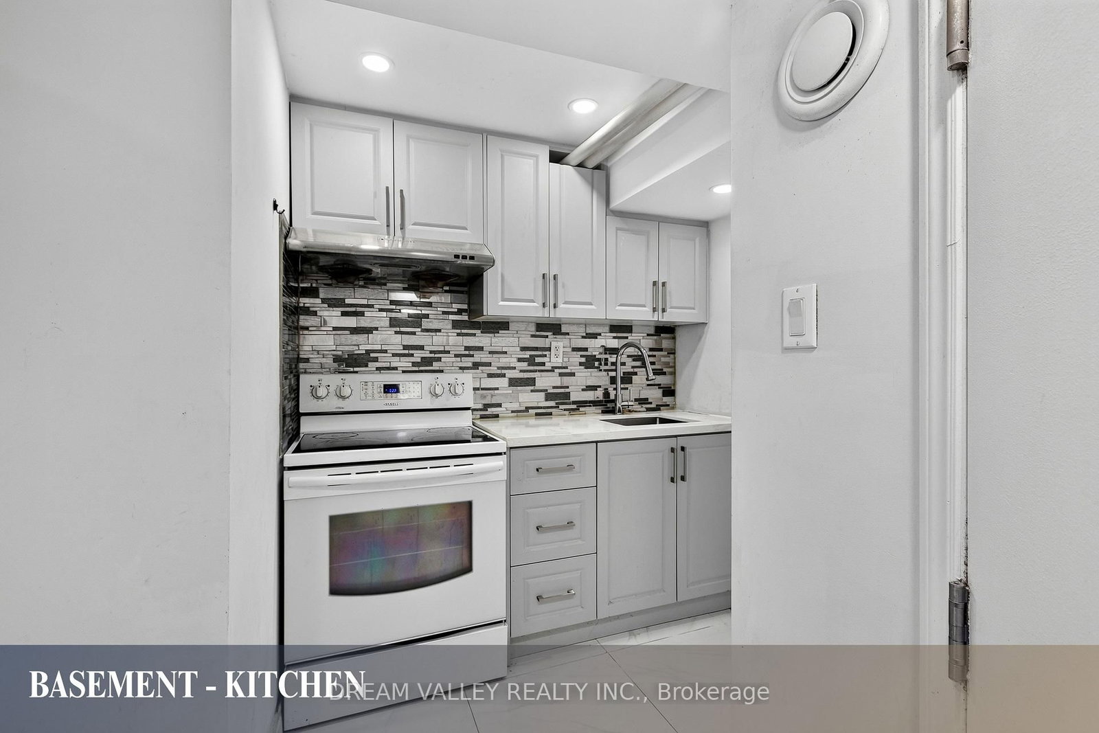 51 Sloley Road • Toronto, ON photo 32