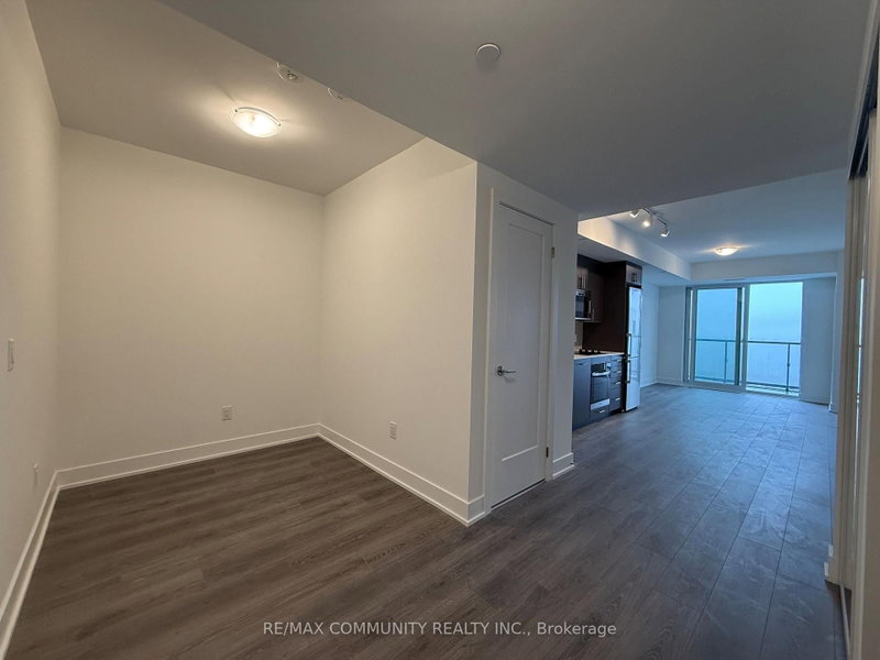 2611 - 2545 Simcoe Street N