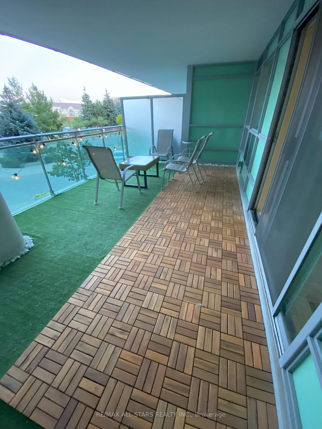 201 - 60 Fairfax Crescent 3