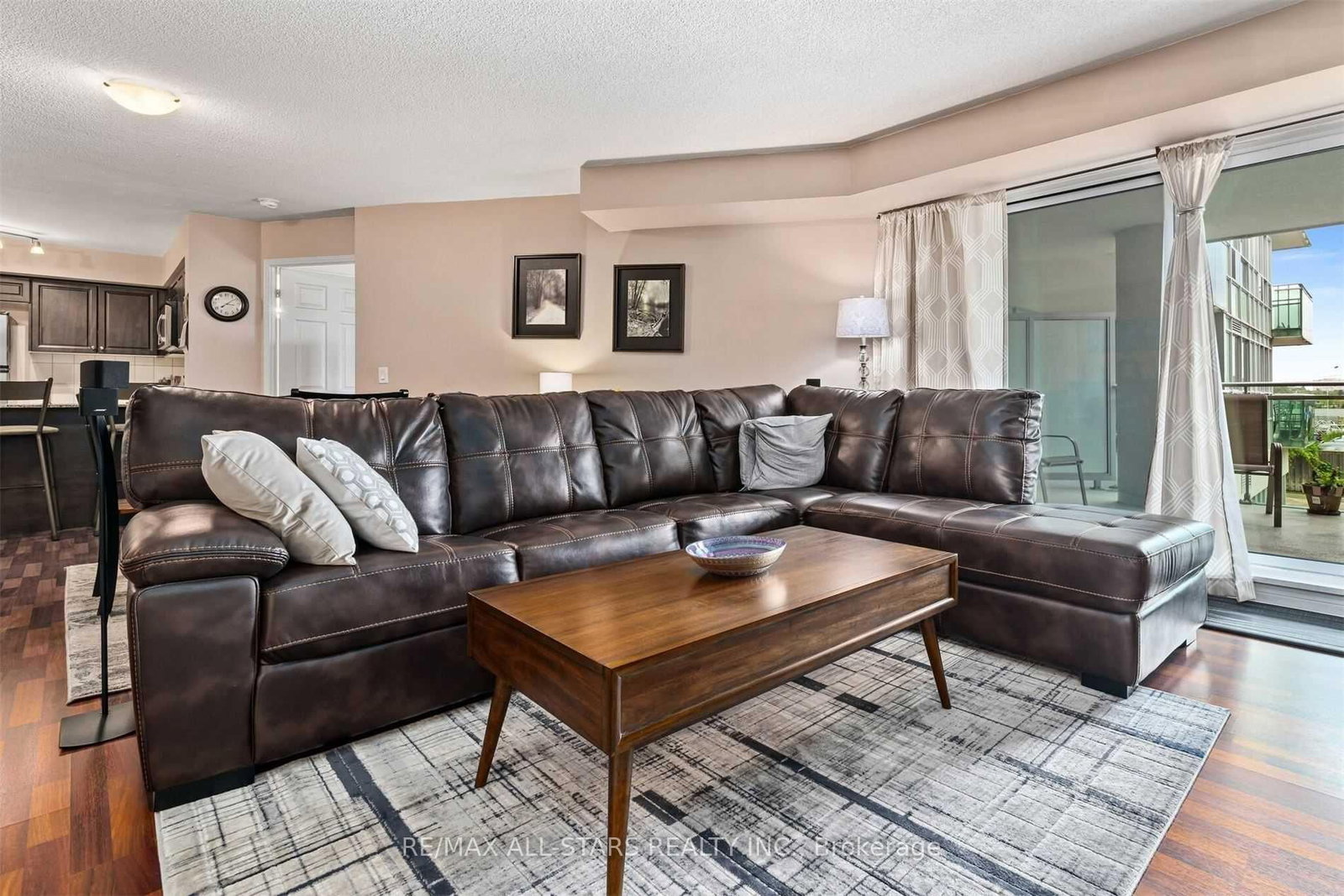 201 - 60 Fairfax Crescent, Toronto 5
