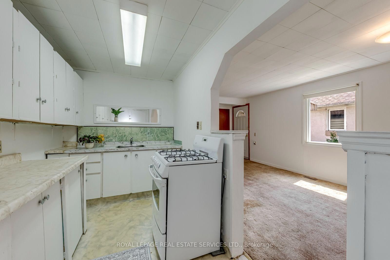 10 Thatcher Avenue • Toronto, ON photo 16