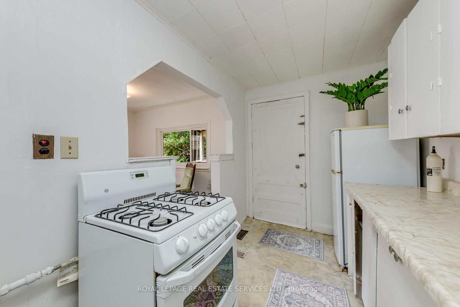 10 Thatcher Avenue • Toronto, ON photo 18