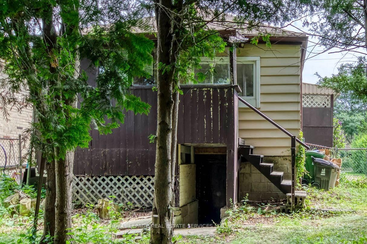 10 Thatcher Avenue • Toronto, ON photo 24