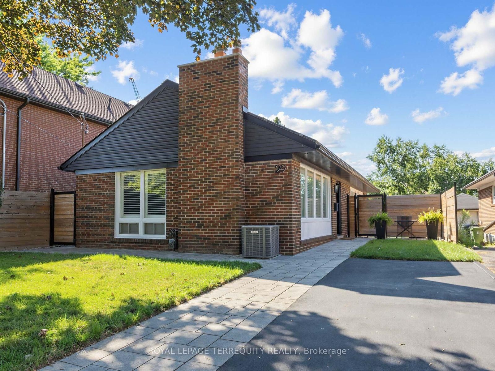 29 Sedgewick Crescent • Toronto, ON photo 3