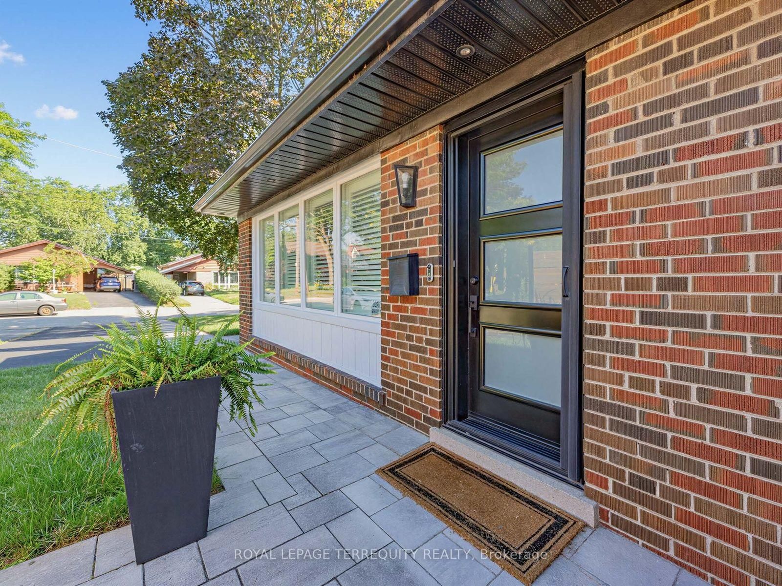 29 Sedgewick Crescent • Toronto, ON photo 5